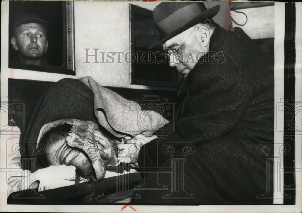 1957 Press Photo Lazar Lilic with Joza Brilej After Car Accident in New York