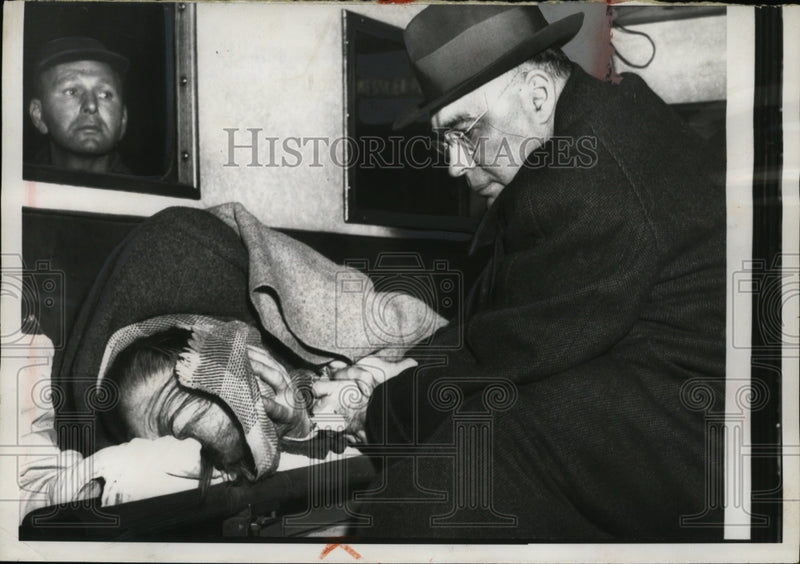 Load image into Gallery viewer, 1957 Press Photo Lazar Lilic with Joza Brilej After Car Accident in New York
