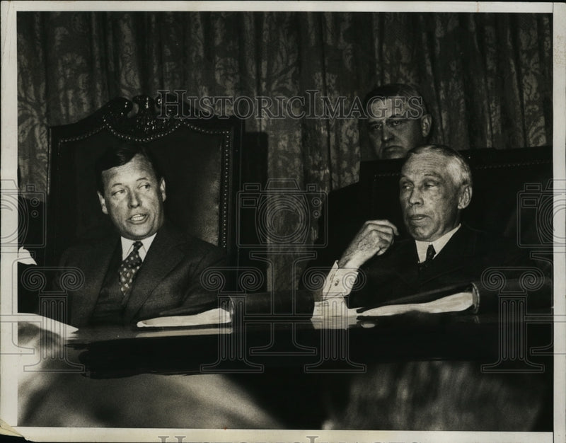 Load image into Gallery viewer, 1932 Press Photo Mayor Joseph McKee, Chas Berry in Board of Estimate Meeting NYC
