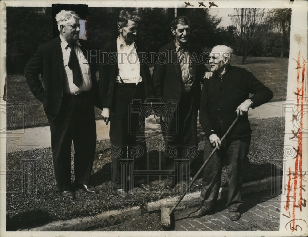 1941 Press Photo Newburgh neighborhood Charles Krekora, Frank Vejsicky