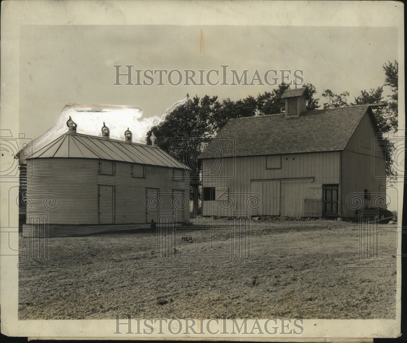 Load image into Gallery viewer, 1927 Press Photo New steel corn cribs to solve grain storage issues - neo11002

