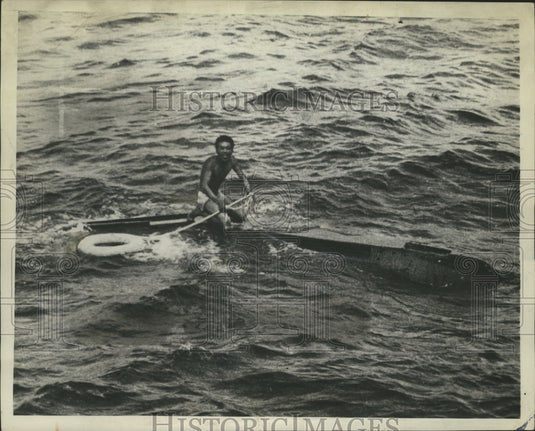 1943 Press Photo Japanese man rescued after sunk by US sub in Pacific