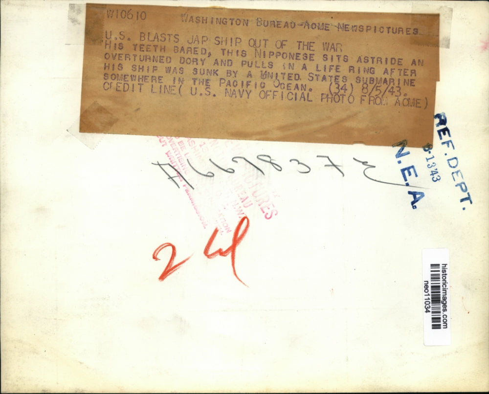 1943 Press Photo Japanese man rescued after sunk by US sub in Pacific