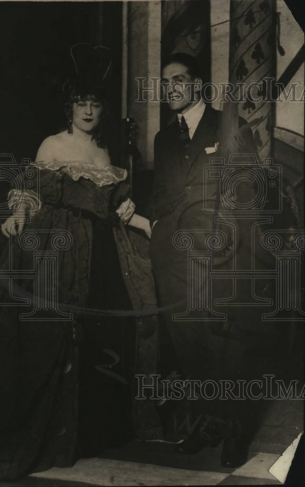 1919 Press Photo Georges Carpentier &amp; a French actress at a function - neo11138- Historic Images