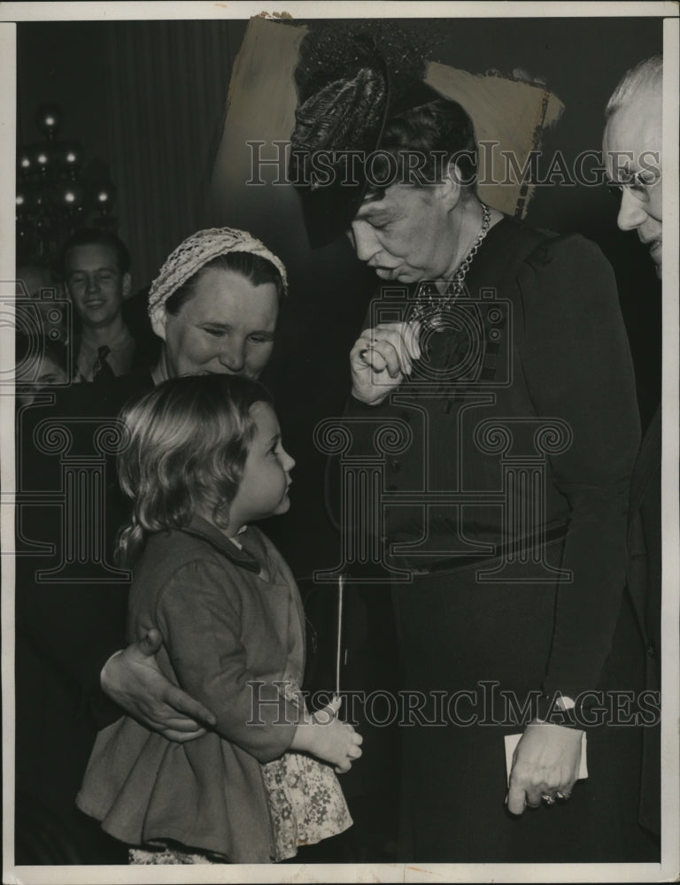1940 Press Photo Eleanor Roosevelt at Migratory Workers Hearing, Washington D.C.