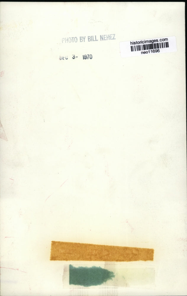Load image into Gallery viewer, Press Photo Family out shopping for supplies - neo11696

