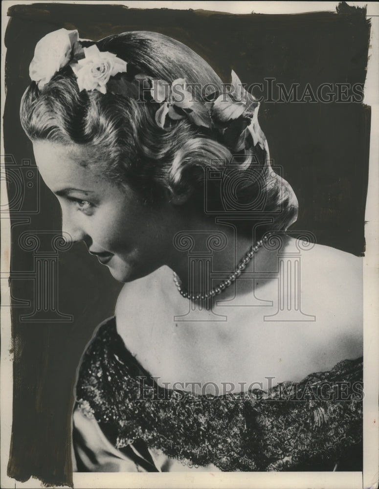 Load image into Gallery viewer, 1948 Press Photo Hair styled from 1860 doll - neo11849
