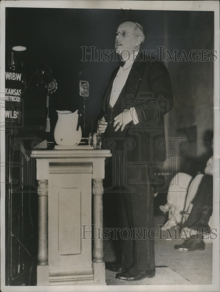 1936 Press Photo Governor Alf Landon Speaking at Kansas Day Banquet, Topeka
