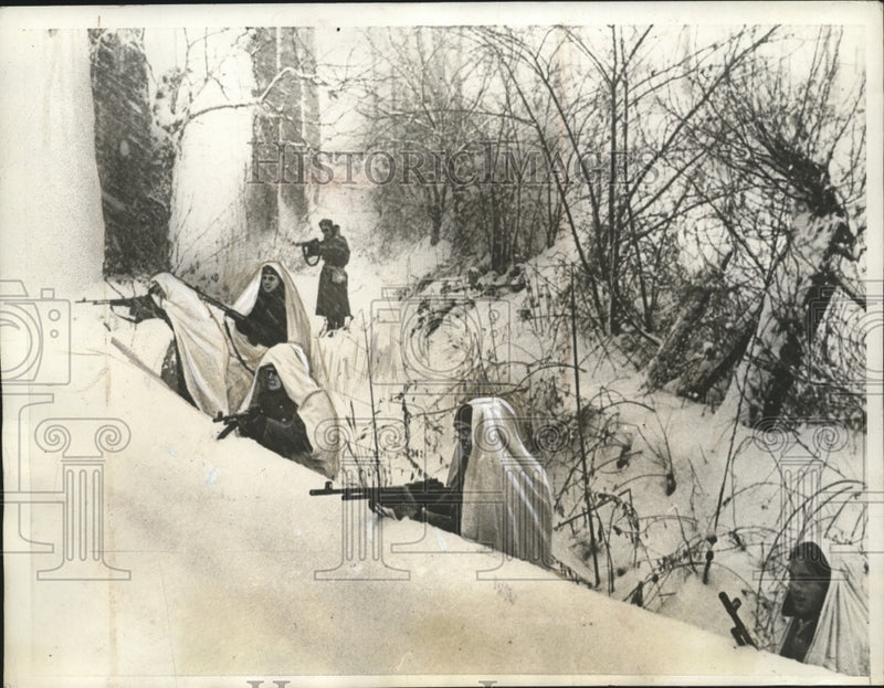 Load image into Gallery viewer, 1940 Press Photo Indiana National Guard Winter Maneuvers Using Finland Tactics
