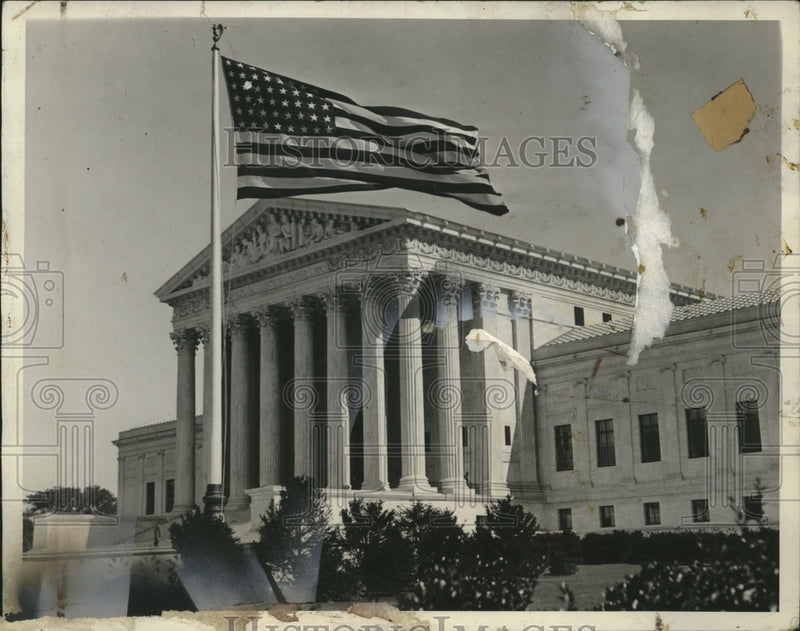 Load image into Gallery viewer, 1935 Press Photo US Supreme Court American Flag - neo12163
