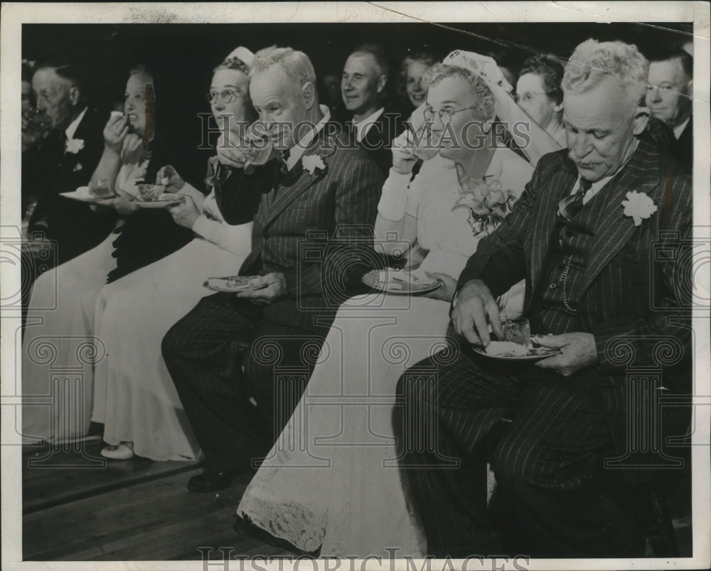 1945 Press Photo Hillis & Willis Truesdale Twins Celebrate 50th Anniversaries