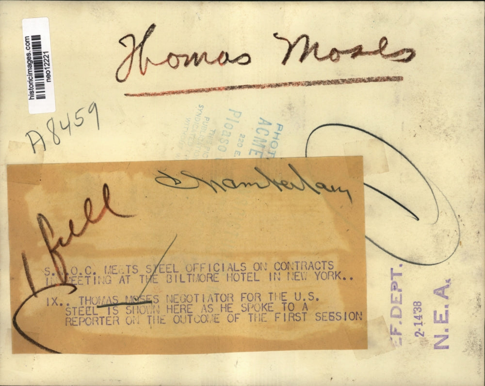 1938 Press Photo Thomas Moses Speaks to Reporter on US Steel Negotiation