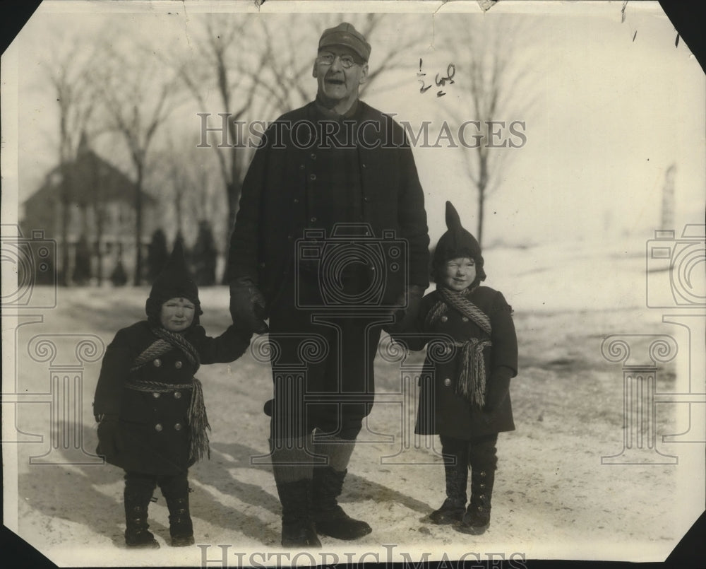 1928 Press Photo Frederick Maynard Celebrates 60th Birthday Climbing Mount Wash.