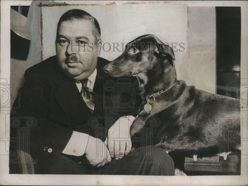 Load image into Gallery viewer, 1936 Press Photo Frederick Schoepflin Threatened w/ Fine for Barking Dog
