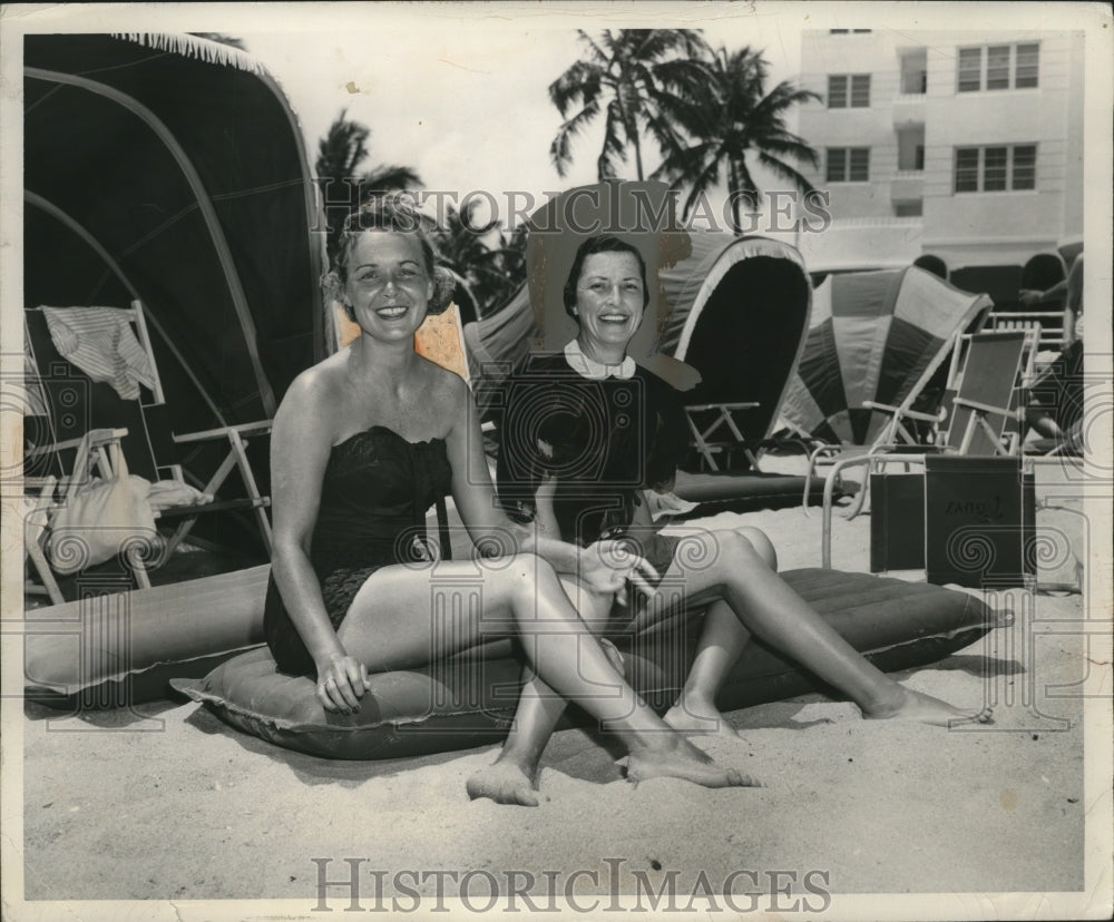 1955 Press Photo Mary Garfield, Dorothy Jane Moore at Fort Lauderdale Beach, FL