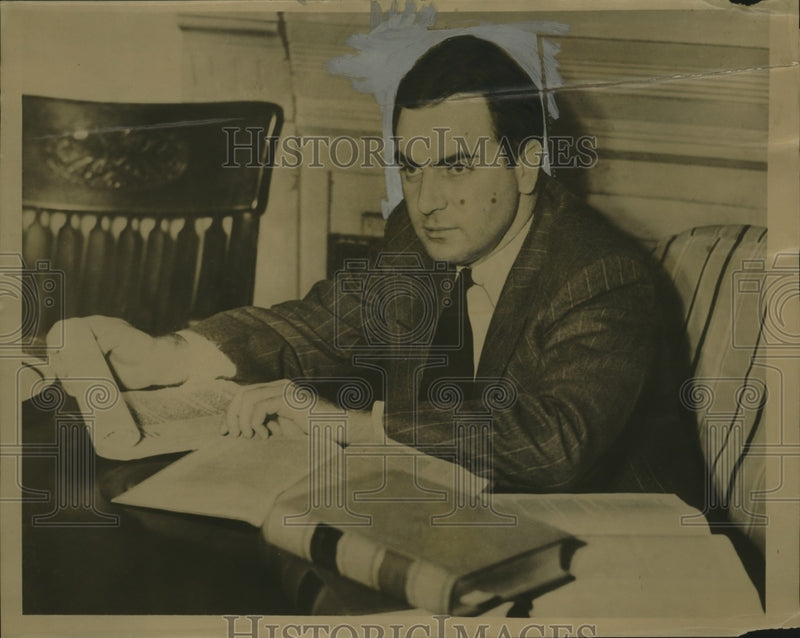 Load image into Gallery viewer, 1938 Press Photo Brien McMahon Assistant US Attorney Prosecutor in Terror Trial
