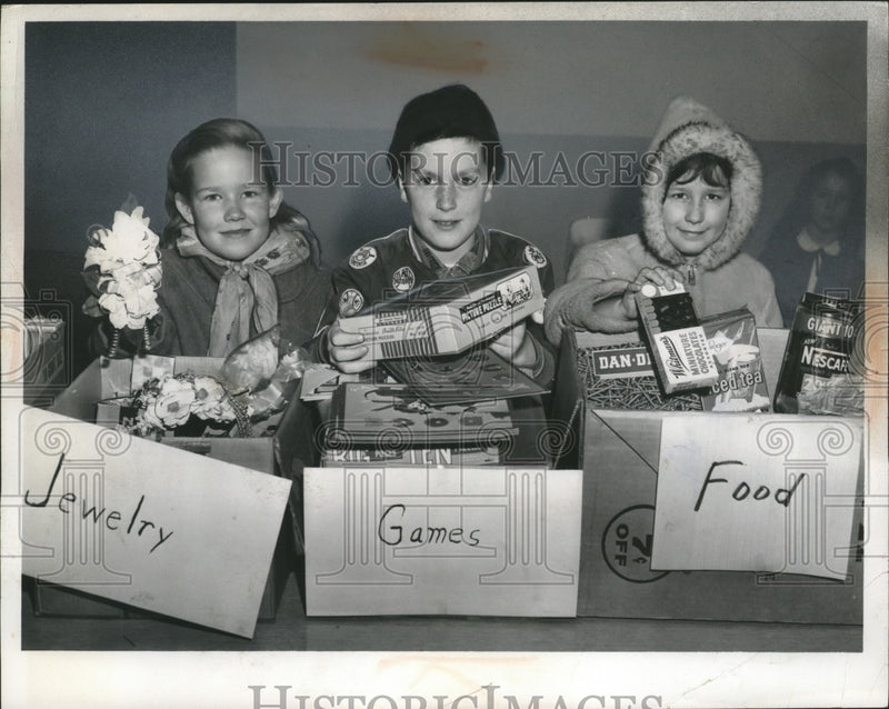 Load image into Gallery viewer, 1952 Press Photo Oxford elementary school Cleveland Jeanne Kinnaire - neo12316
