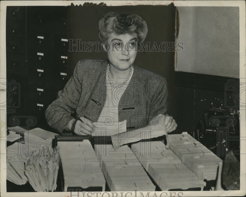 Load image into Gallery viewer, 1957 Press Photo Margaret Johnson director World Friends Club of Cleveland Press
