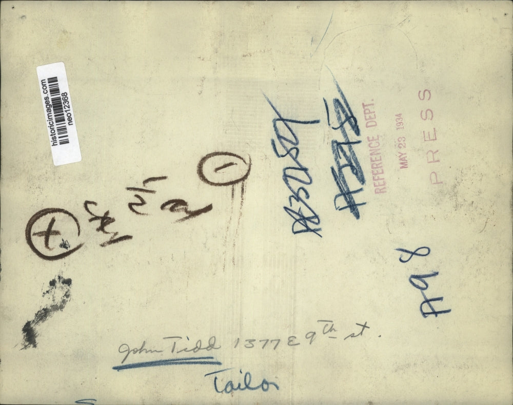 1934 Press Photo John Tidd Tailor with animals - neo12368