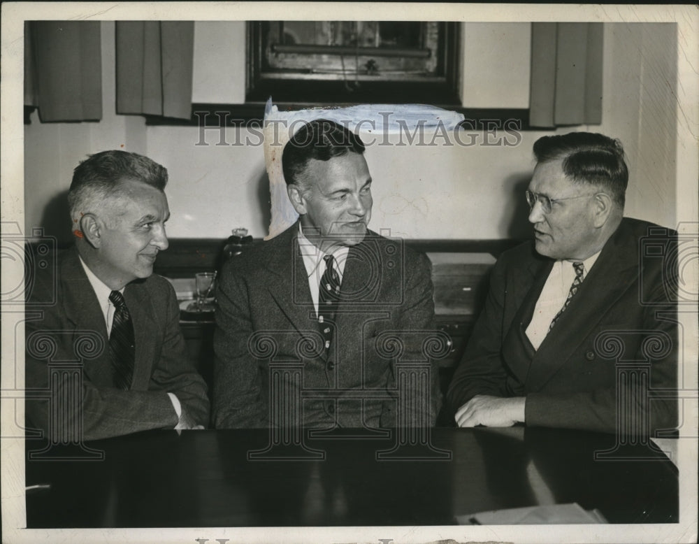 1945 Press Photo New cabinet arrangement at University of Chicago - neo12380