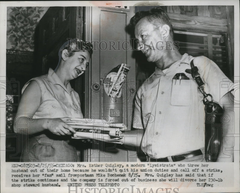 Load image into Gallery viewer, 1955 Press Photo rs Esther Quigley &amp; postman Mike Bochenek during a strike
