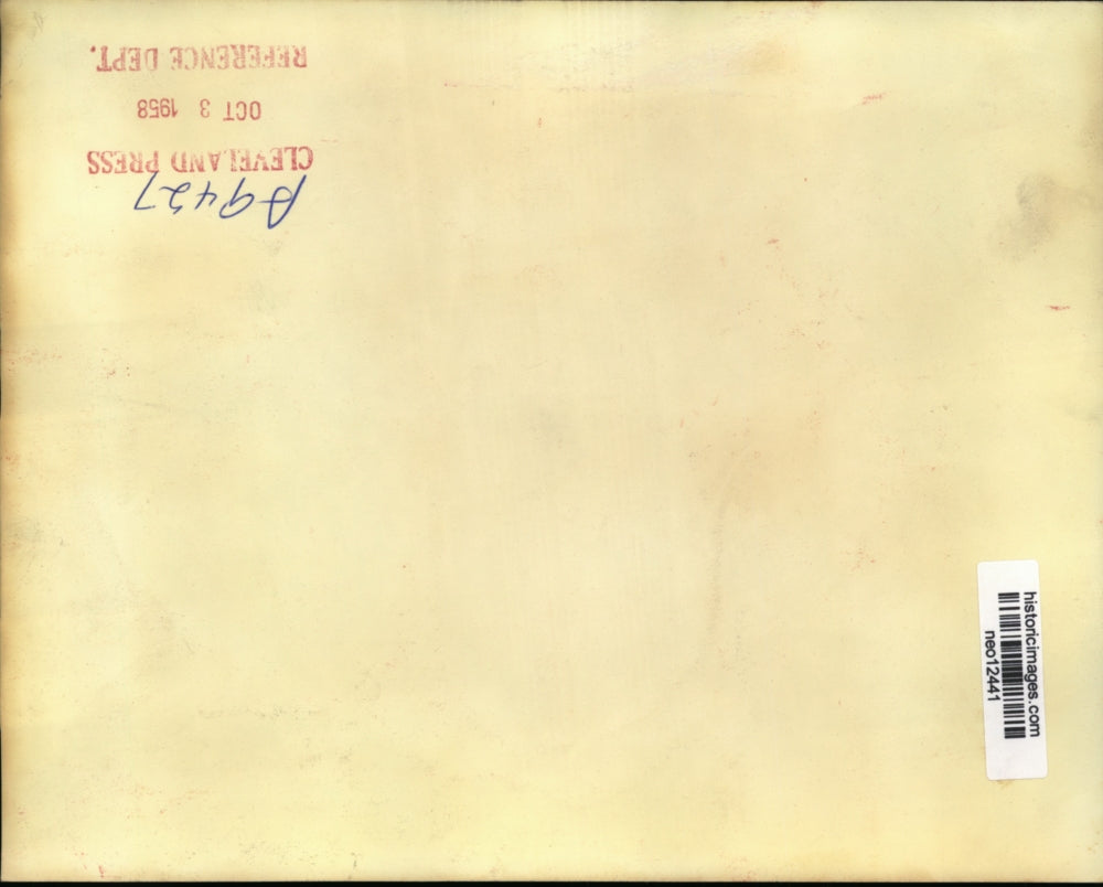 1958 Press Photo Walter P. Reuther talks to newsmen after contract ...