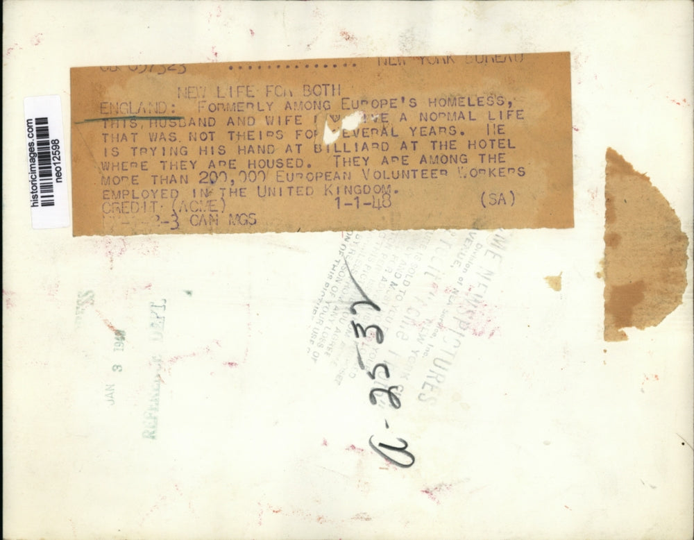 1948 Press Photo Homeless rehabbed in London, England hotel play Billiards