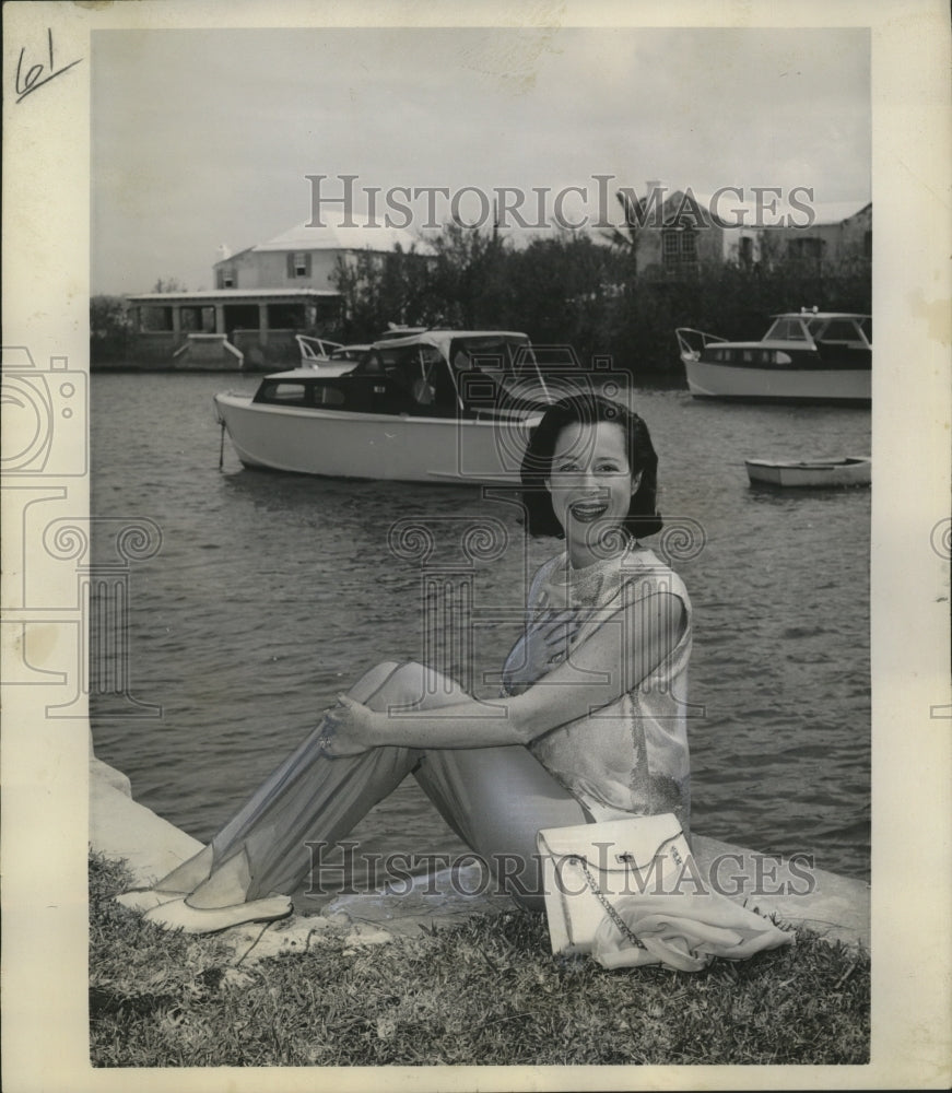 1953 Press Photo Kitty Carlisle wife of late playwright director Max Hart
