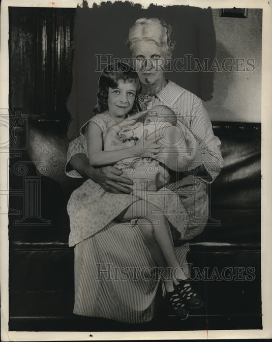 1930 Press Photo Freda Leslie, Daughter-in-Law Anne Leslie & Granddaughter
