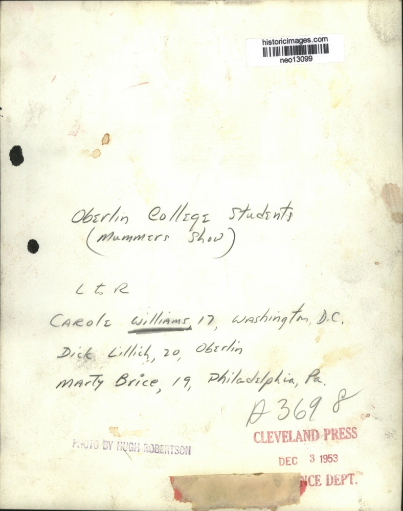 1953 Press Photo Oberlin College Students Mummers Show - neo13099