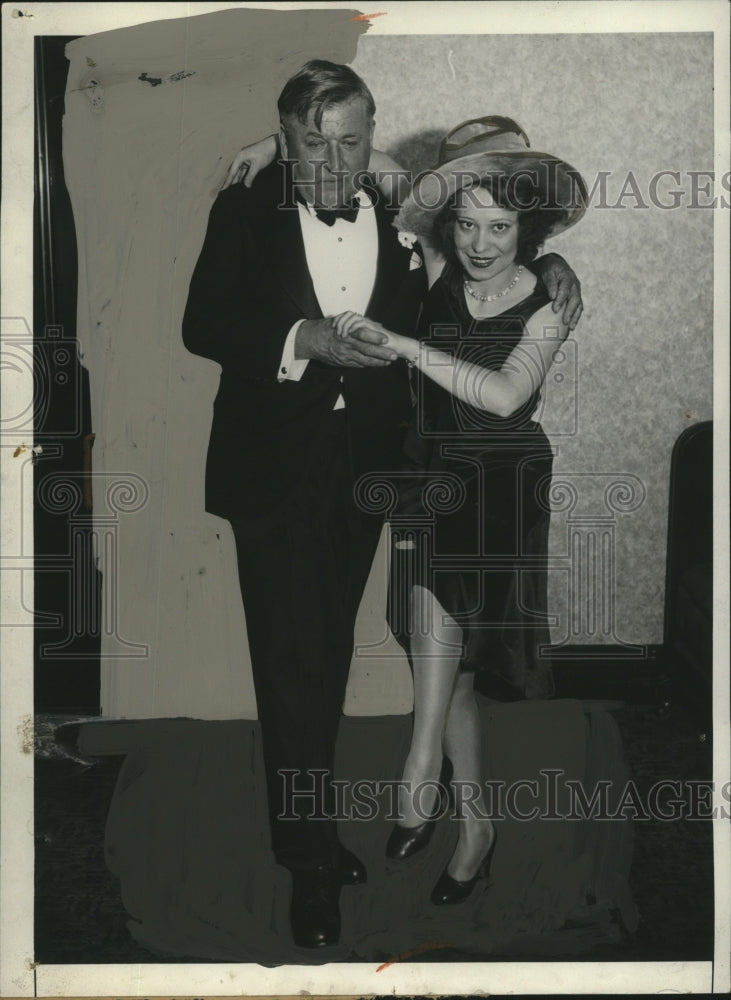 1931 Press Photo Walter Valley Scott Leaves Castle for Los Angeles, California