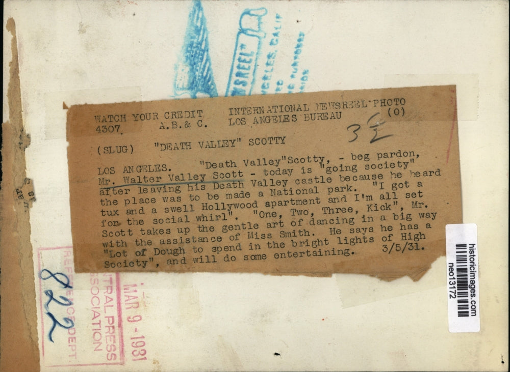 1931 Press Photo Walter Valley Scott Leaves Castle for Los Angeles, California