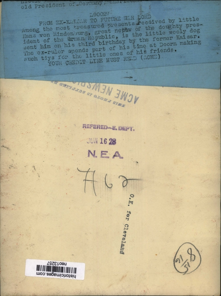 1928 Press Photo Hans von Hindenburg with Pet Dog - neo13257