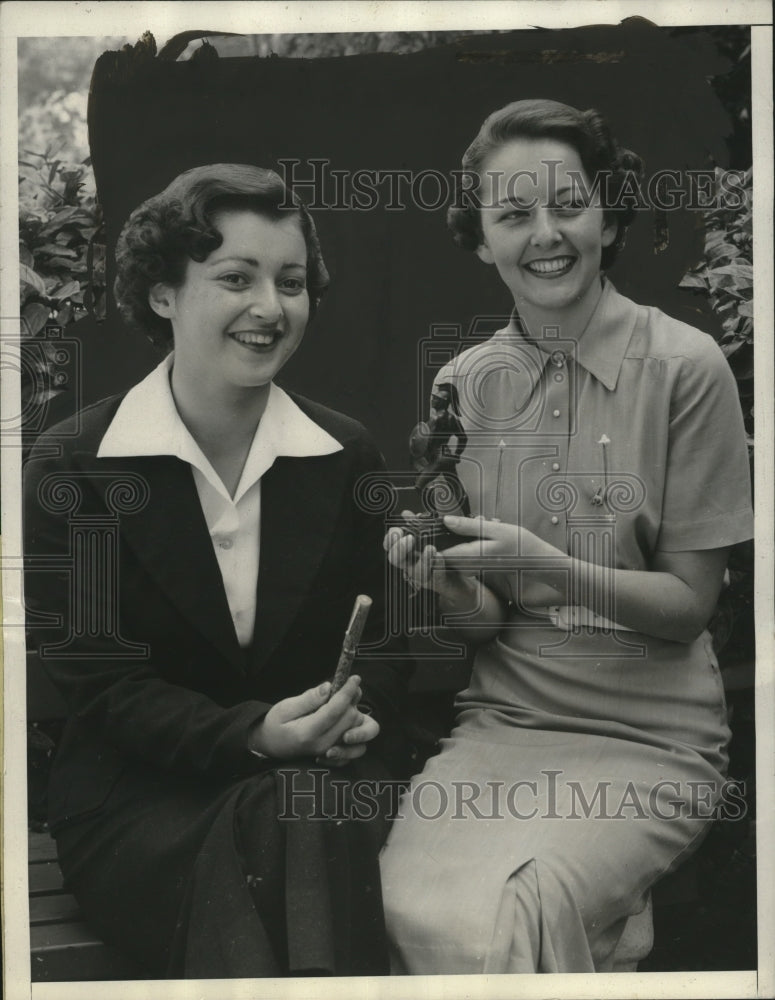 Load image into Gallery viewer, 1937 Press Photo Jane Cassell &amp; Pauline Berg, Chosen USC Better Business Girls
