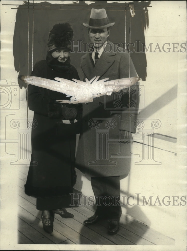 1924 Press Photo Mr & Mrs Ralph Lewis of Marion, Ohio Sail for Honeymoon