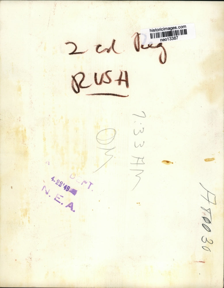 1949 Press Photo Dr. Robert McCulloch hoisted before descent into well in CA