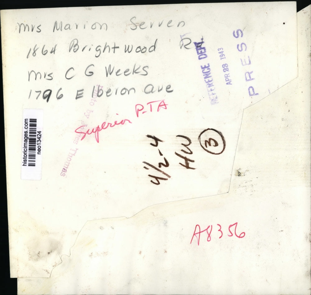 1943 Press Photo Mrs. Marion Serven, Mrs. C. G. Weeks of Superior PTA