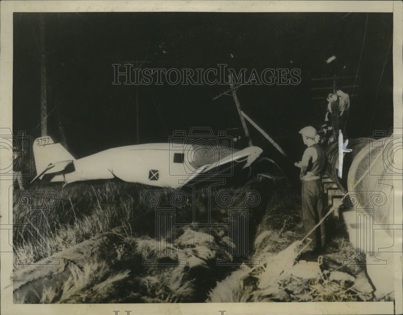 Load image into Gallery viewer, 1928 Press Photo Investment Bankers of America Plane Crash, Atlantic City
