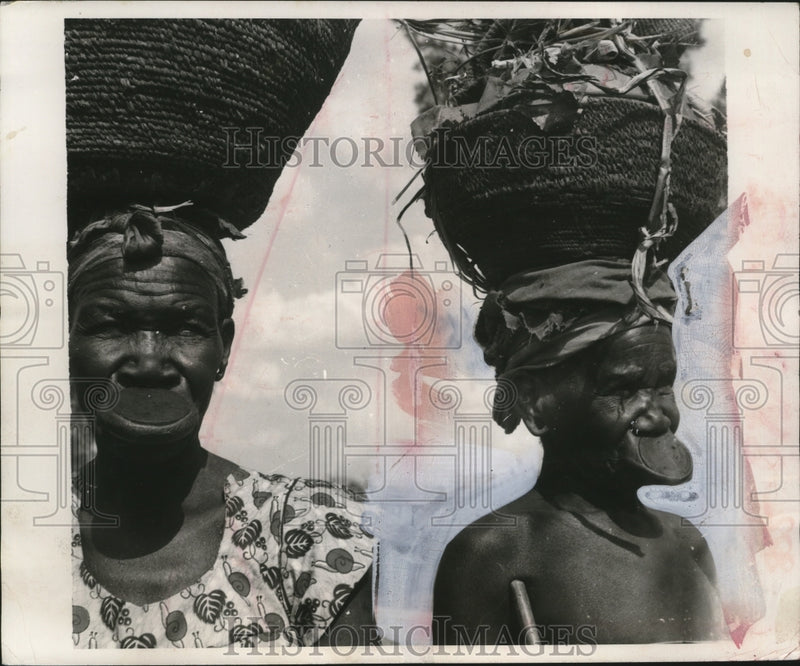 Load image into Gallery viewer, 1955 Press Photo Members of a Tribe - neo13556
