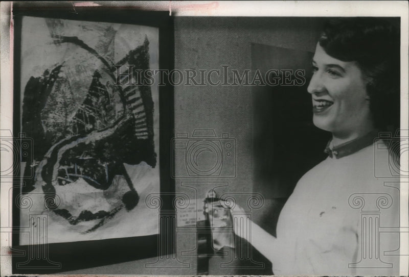 Load image into Gallery viewer, 1955 Press Photo Geanne Payson art student &amp; painting The Smokers Tacoma WA
