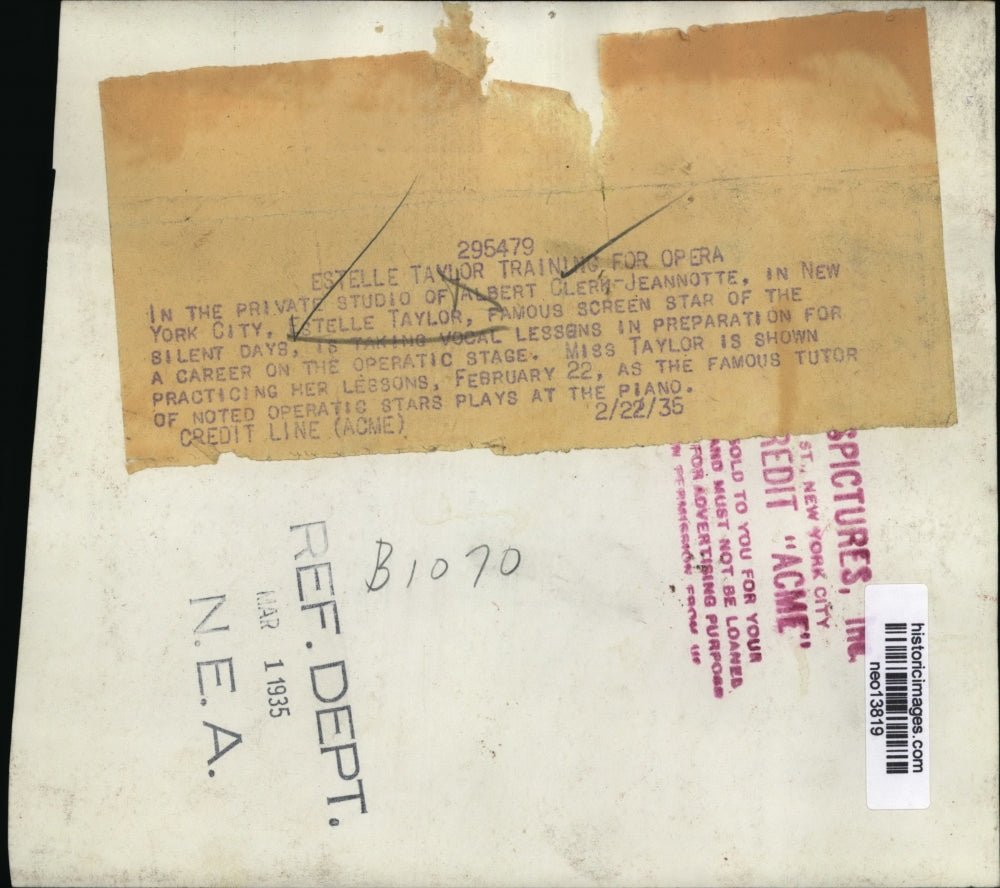 1935 Press Photo Estelle Taylor practices opera singing in NYC - neo13819