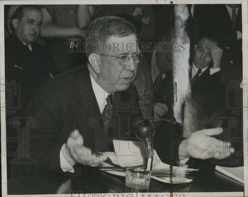 Load image into Gallery viewer, 1941 Press Photo L T Putman of Southern Coal Operators Testifies at Hearing
