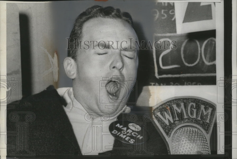 1959 Press Photo Dsc jockey P Trpp goes 200 hours sleepless for March of Dimes