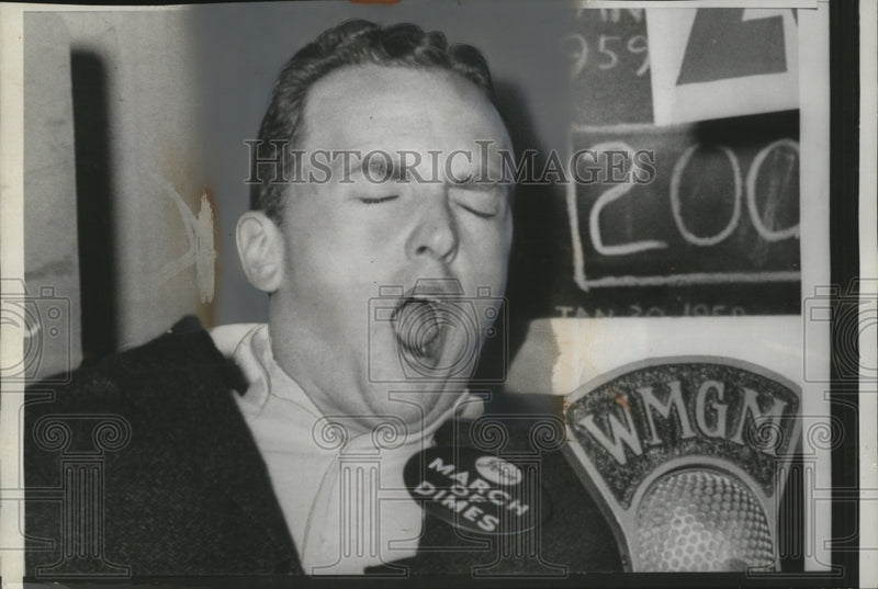 Load image into Gallery viewer, 1959 Press Photo Dsc jockey P Trpp goes 200 hours sleepless for March of Dimes
