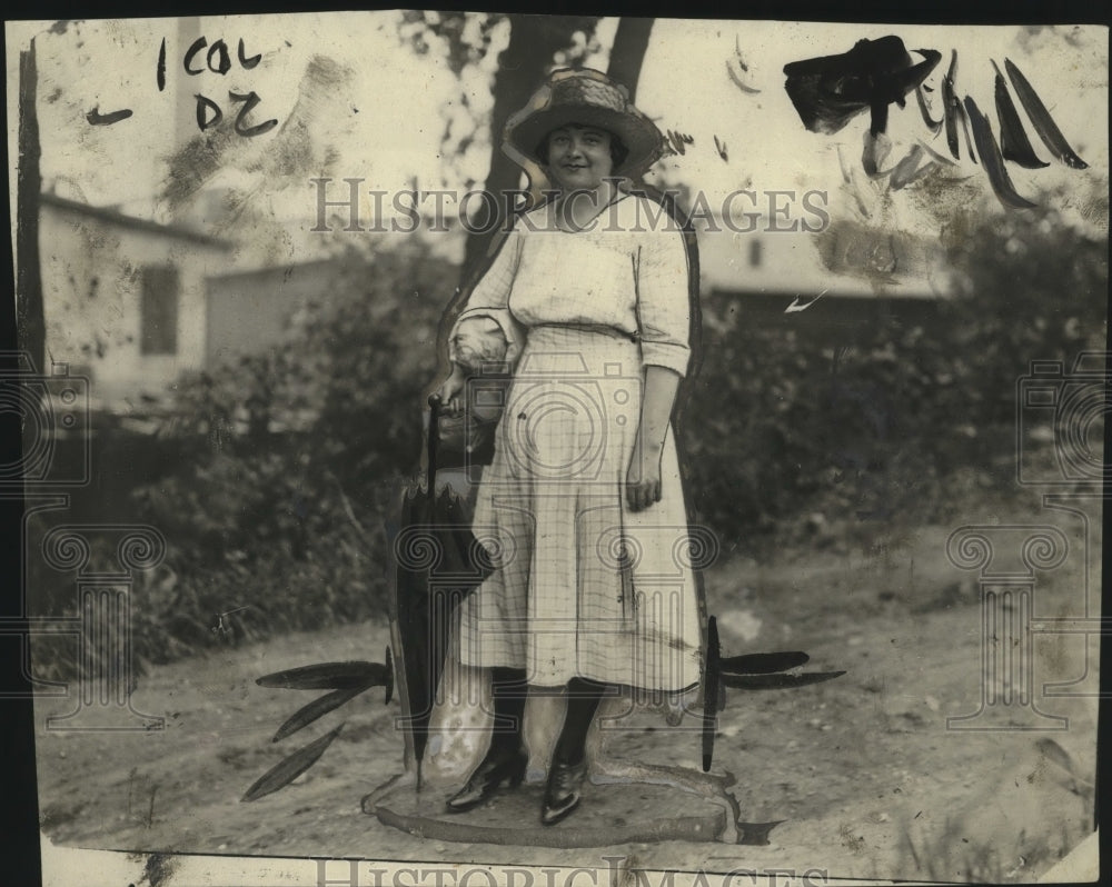 1922 Press Photo Mrs Lucy Nelson 1st woman striker at Great Northern