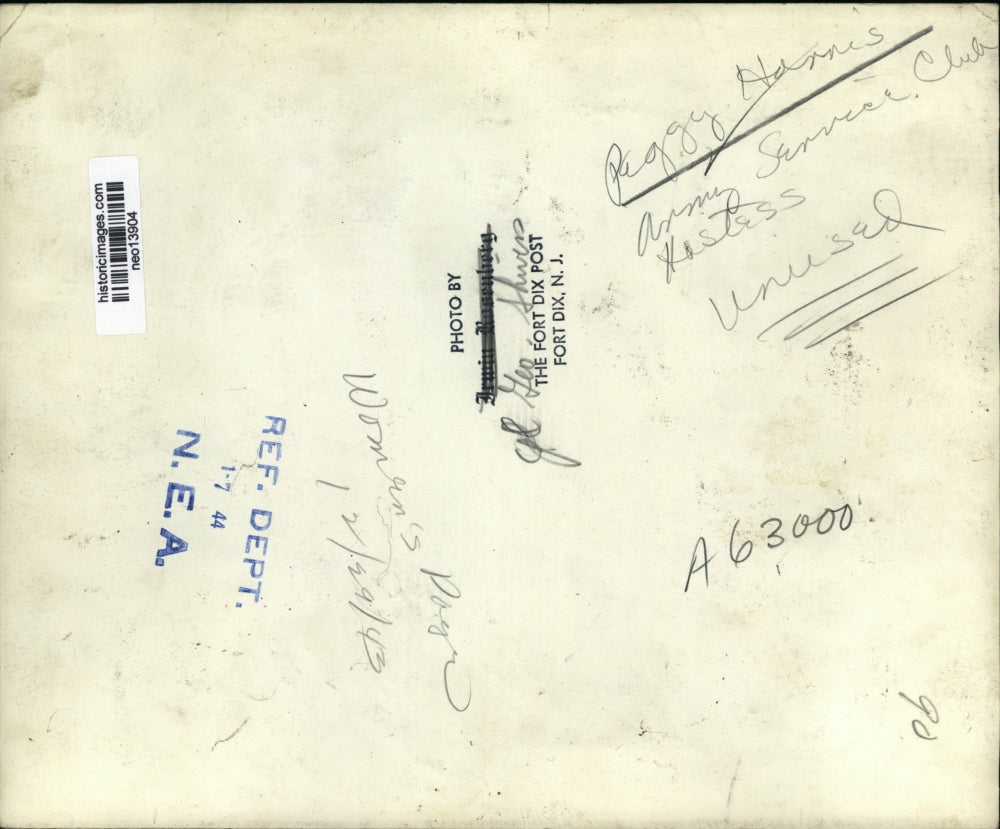 1944 Press Photo Peggy Hannis Army Service Club hostess at work - neo13904