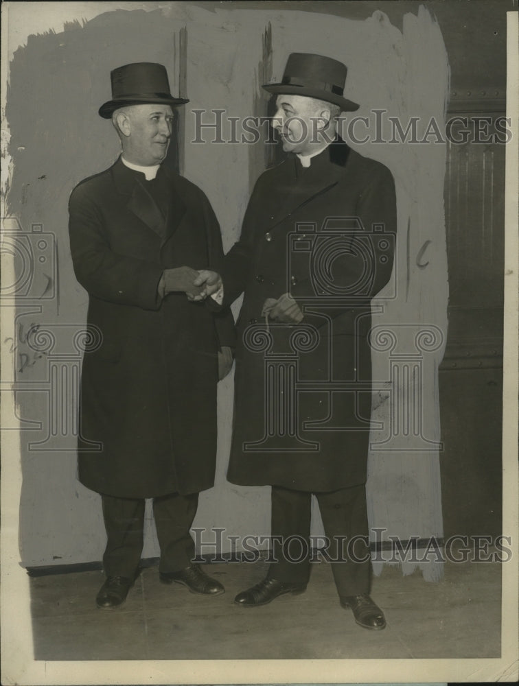 1924 Press Photo Archbishop Mundelain Greeted by Bishop Dunn in New York