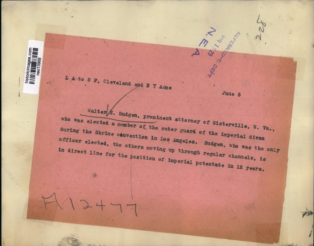 Wl1929 Press Photo Walter Sudgen, Guard of Imperial Divan, Shriner Convention