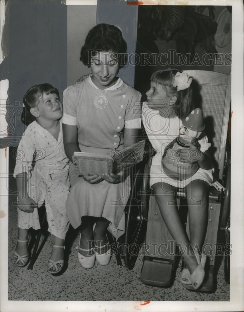 1955 Press Photo Fairview Park Hospital Janis Beveridge, Joanne Howath,