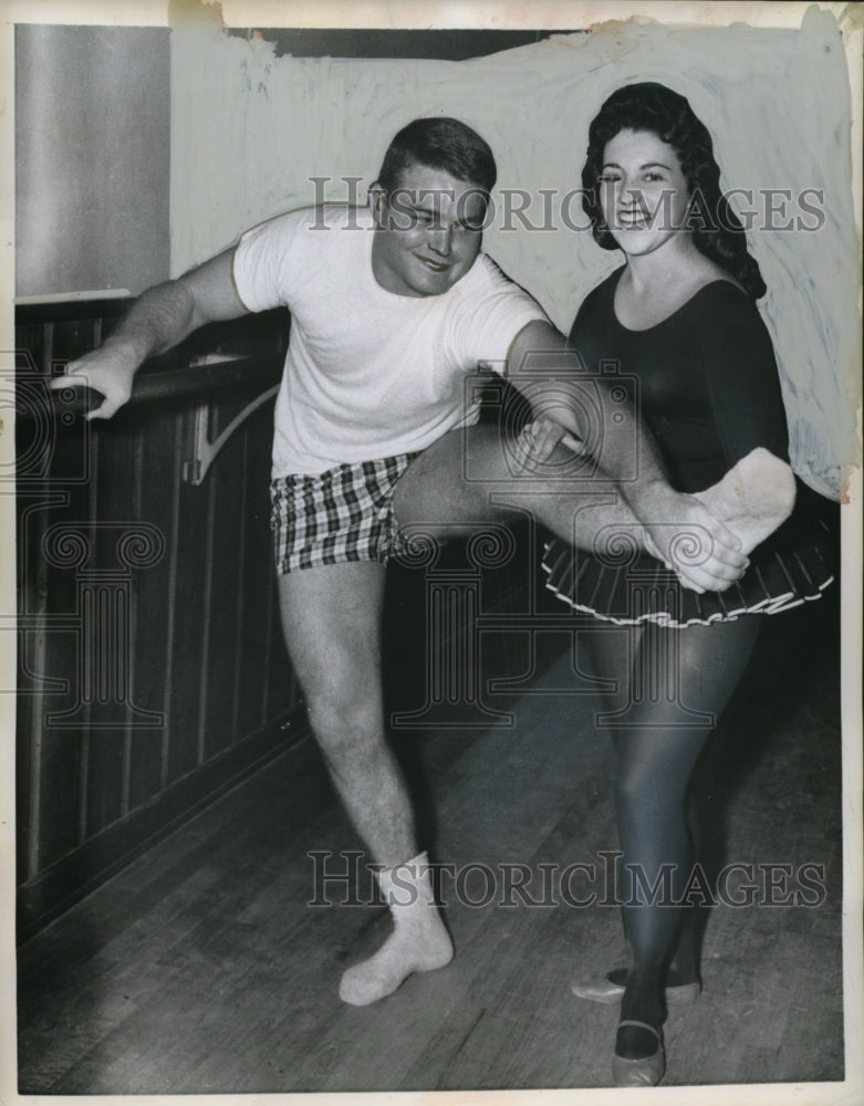 Load image into Gallery viewer, 1959 Press Photo Bobby Lovelace at DeWann Wharton Ballet Class, Houston, Texas
